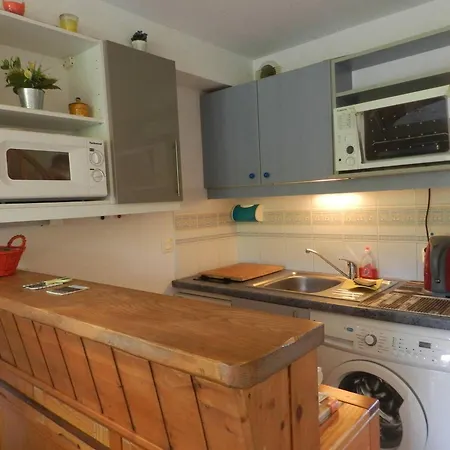 Le Lavandou, 3 Pieces, 4 Personnes - Fr-1-713-147 Apartment *